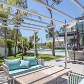 Spectacular Holiday Home With Private Pool Near the sea