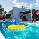 Large 150 m2 apt With Pool and 500 m2 Garden