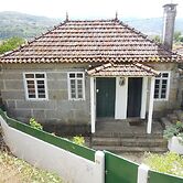 Charming 2-bed Cottage in Santa Marinha do Zezere