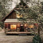 22mbr - Wi-fi - Fireplace - Pets Ok - Sleeps 8 4 Bedroom Cabin by Reda