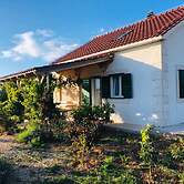 New Modern House in a Quiet Island Area w. Garden