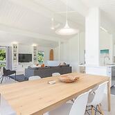 Hale Mauna Nui 4 Bedroom Home by RedAwning