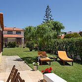 JOIVY 3-BR Cottage w/Terrace & Garden in Colares