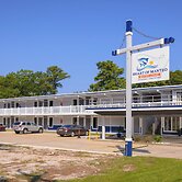 Heart of Manteo Motor Lodge