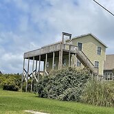 Southern Star 5 Bedroom Cottage by RedAwning