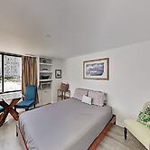 Hawaiian Monarch 805 Condo by RedAwning