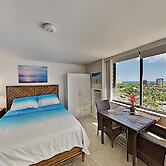 Hawaiian Monarch 1604 Condo by RedAwning