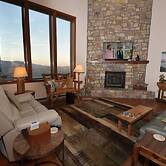 The Crest 200c 2 Bedroom Condo by Redawning