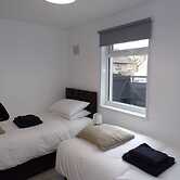 Inviting 3-bed Apartment in Southend-on-sea
