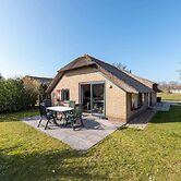 Cozy Bungalow With two Bathrooms, 3 km From Putten