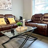 Texas Hold-em Duplex- 3BR Free Parking