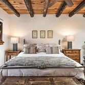 Old Santa Fe Trail - Walk Everywhere, Kiva Fireplace, Amazing Natural 