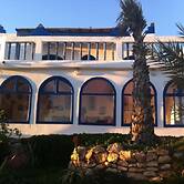 Room in Guest Room - Room in Villa L'air De La Mer