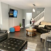 The Wheel of Fortune Duplex-8BR Parking