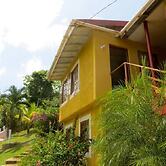 La Familia Guesthouse