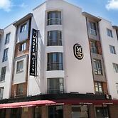 Madeen City Hotel