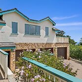 Blue Ocean View Retreat - Minutes to Beach