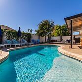 5BR Pool Home in Downtown Gilbert by RedAwning