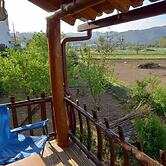 1 bed - Sleeps 4 - Pets - Balcony - Mtn View