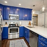 St. Anton Courtyard View 2-bedroom Condos w/ two Oversized Jacuzzi Spa