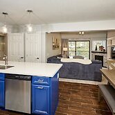 St. Anton Courtyard View 2-bedroom Condos w/ two Oversized Jacuzzi Spa