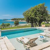 Luxury Beach Villas Porto Bus