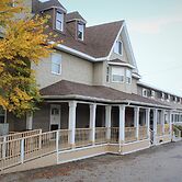 Harbourview Inn & Suites