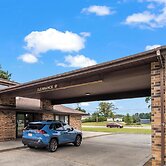 Wautoma Inn by OYO Near Airport WI 73