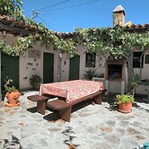 Cottage With 3 Bedrooms, 2 Bathrooms, Heated Solar Pool, Sauna, Jacuzz