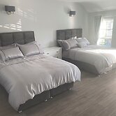 Modern 3-bed Apartment in Magherafelt Sleeps 8