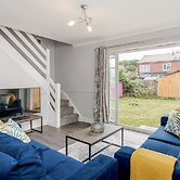 Ascot Pet Friendly 4 Bed House Parking