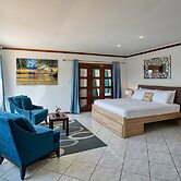 Private Beach Ocean Front Boat Dock Tiki Bar