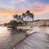 Private Beach Ocean Front Boat Dock Tiki Bar
