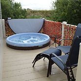 Tattershall Lakes Luxury Caravan With Hot tub