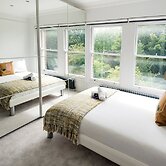 Modern and Bright Highgate Gem