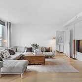 Sanders Monarch - Nice 1-bdr Apt With Balconies