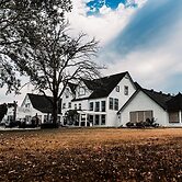 Towering Oaks Event & Retreat Center