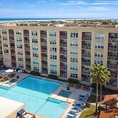 Great Family Condo * EZ Beach Access * SpaceX view (Gulfview II #604) 