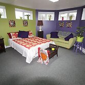 Room in Guest Room - Gandhi Very Large Room Decorated in Indian Style,