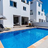 Sanders White Mountains - Pleasant Villa With Pool