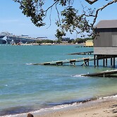 Herne Bay Gem Near Beach - Carpark