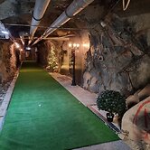 Cave Retreat - Sleeps 2 - Pets - Parking - Wifi