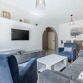 Paradise Promenade Apartment