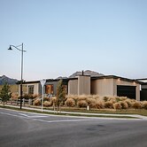 Bull Ridge Retreat - Sleeps 8 - Hot Tub