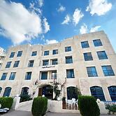 Delmon Suites