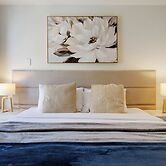 Brand New House by Botany - Parking