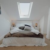 Stylish and Modern 2-bed Apartment in Herne Bay