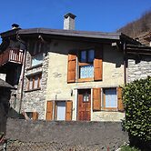 Chiesa In Valmalenco Casa In Borgo