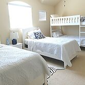 4Bdrm 2.5Bath 10Beds - Sugarland Fresno