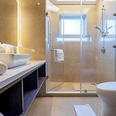 Hotel Le ROI Lake View koti